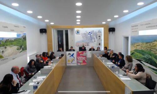 Consiglio comunale acceso: cresce l’opposizione e si formano nuovi gruppi. In aula dibattiti e nuovi ingressi